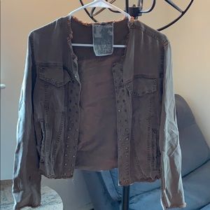 Light brown frill jacket with bronze buttons